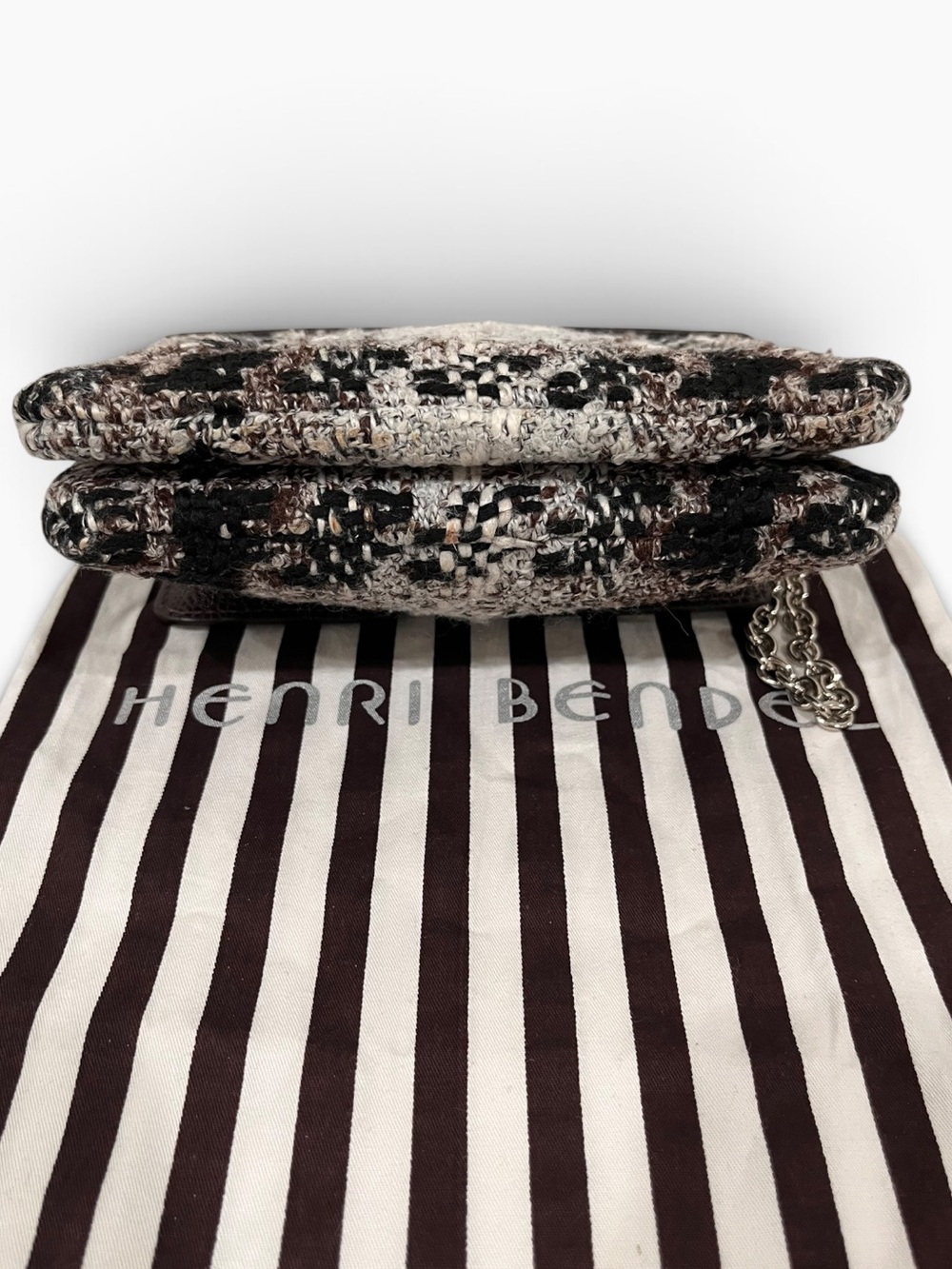 Henri Bendel Tweed and Leather Bow Chain Wristlet Clutch NWOT - Picture 6 of 7